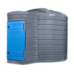 Zbiornik na AdBlue Swimer Comfort-Line 7500 l w ujęciu perspektywicznym, z szafą wbudowaną w narożnik bryły
